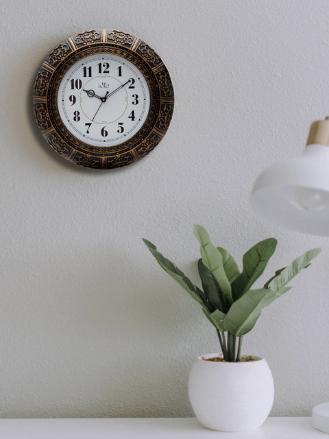 

Horo White Handcrafted Geometric Solid 35 cm Analogue Wall Clock