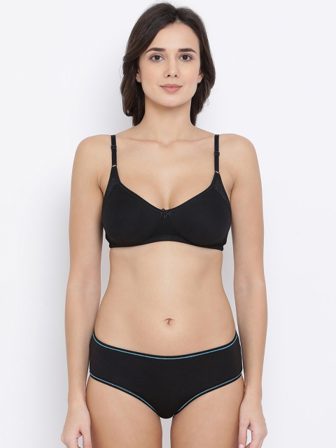 

Clovia Women Black Solid Lingerie Set COMBP101732B