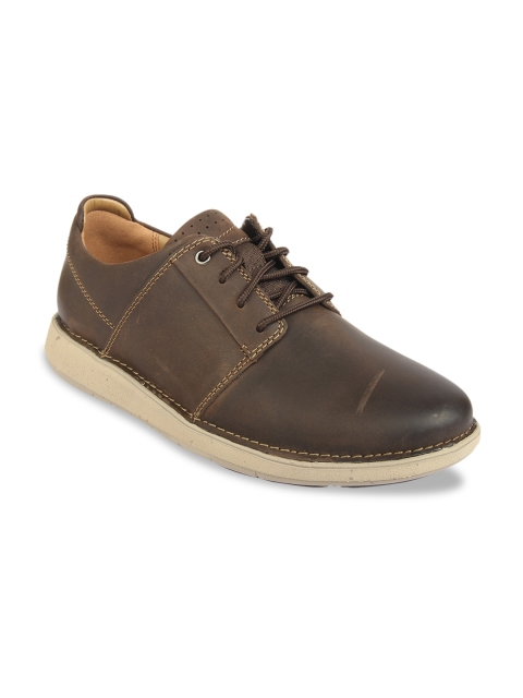 

Clarks Men Brown Leather Sneakers