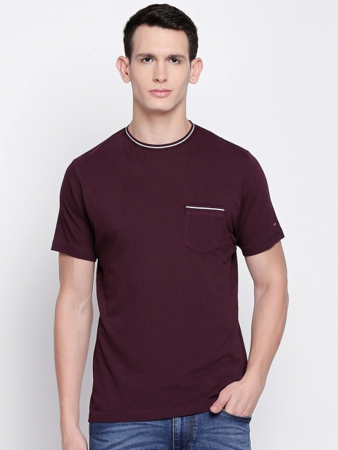 

Basics Men Maroon Solid Round Neck T-shirt