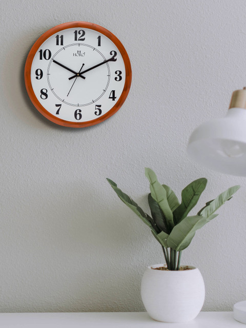 

Horo White Handcrafted Round Solid Analogue Wall Clock