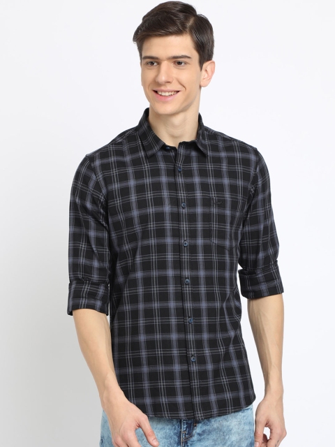 

Crocodile Men Black & Off-White Slim Fit Checked Casual Shirt