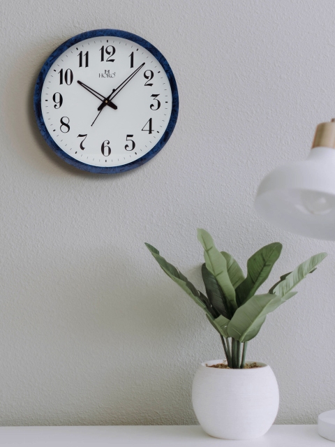

Horo White Handcrafted Round Solid 30 cm Handcrafted Analogue Wall Clock