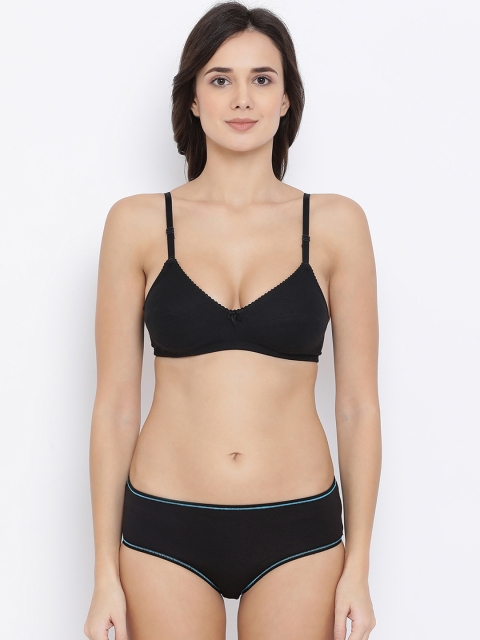 

Clovia Women Black Solid Lingerie Set COMBBP31732B