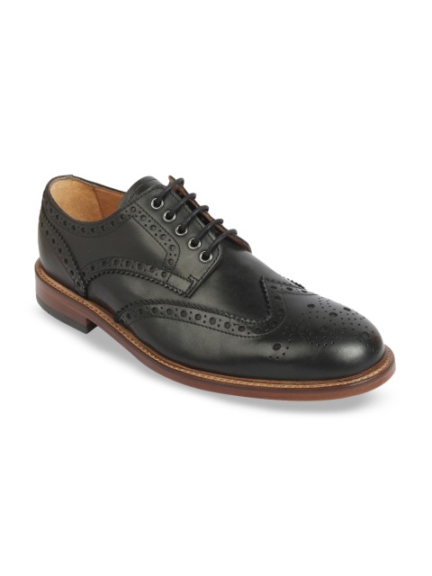 

Clarks Men Black Textured Leather Formal Brogues