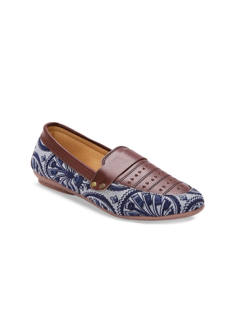 

Kanvas Women Brown & Blue Printed Loafers