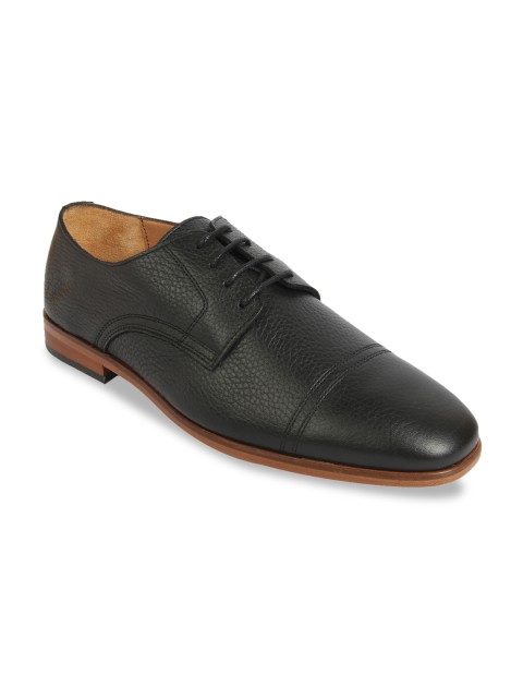 

Clarks Men Black Textured Leather Formal Derbys