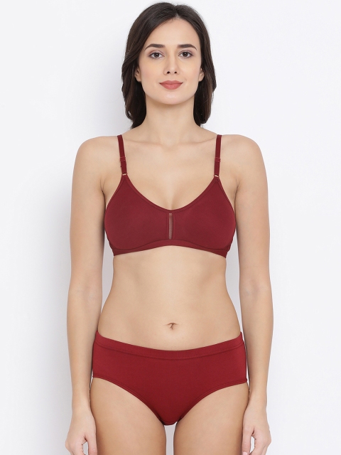 

Clovia Women Maroon Solid Lingerie Set COMBBP53132B