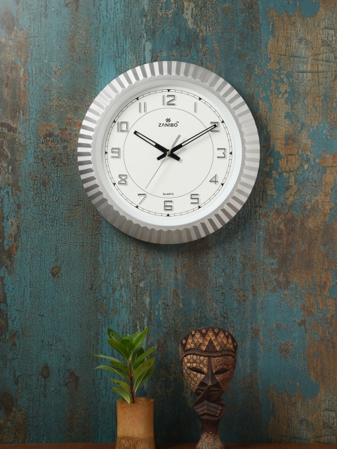 

ZANIBO White & Silver-Toned Round Solid Analogue Wall Clock