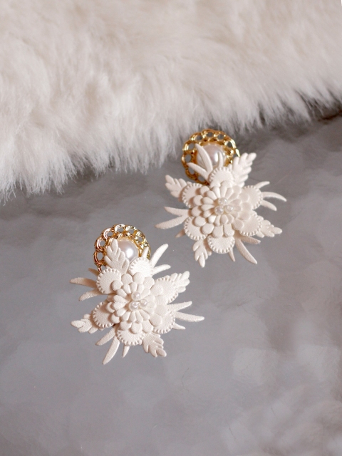

Bellofox Gold-Plated & White Floral Drop Earrings