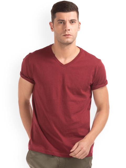 

GAP Men Red V-Neck Short Sleeve T-shirt