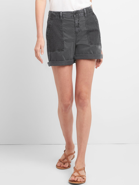 

GAP Women Grey Girlfriend Chino Shorts With Eyelet Pockets, Black
