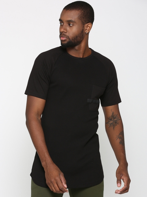 

SKULT by Shahid Kapoor Men Black Self Design Round Neck T-shirt