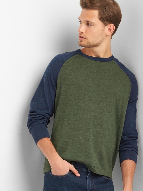 

GAP Men Green Solid Sweatshirt