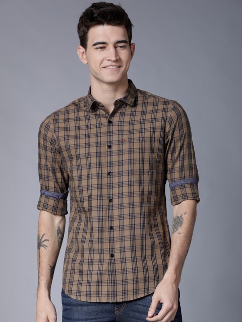 

Black coffee Men Khaki & Navy Blue Slim Fit Checked Casual Shirt