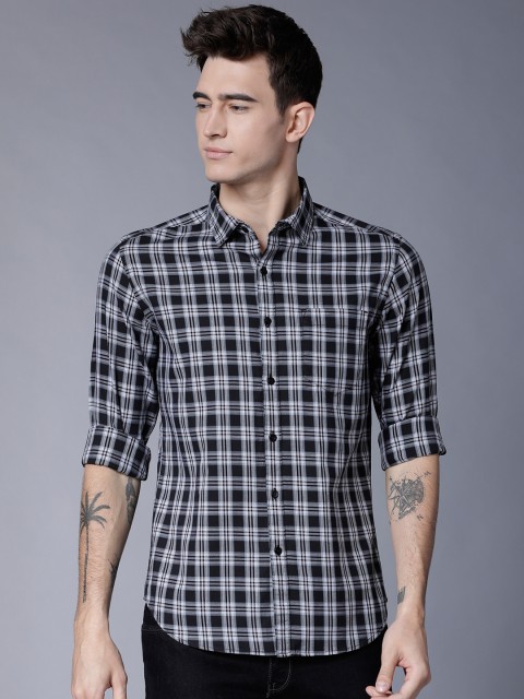 

Black coffee Men Black & Off-White Slim Fit Checked Casual Shirt