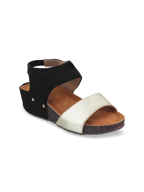 SOLE HEAD Women Black & White Colourblocked Heels