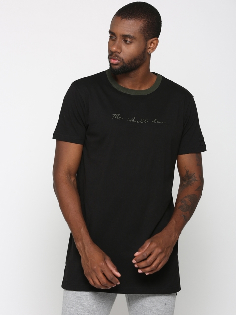 

SKULT by Shahid Kapoor Men Black Printed Round Neck T-shirt
