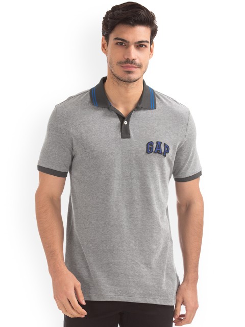 

GAP Men Grey Solid T-Shirt