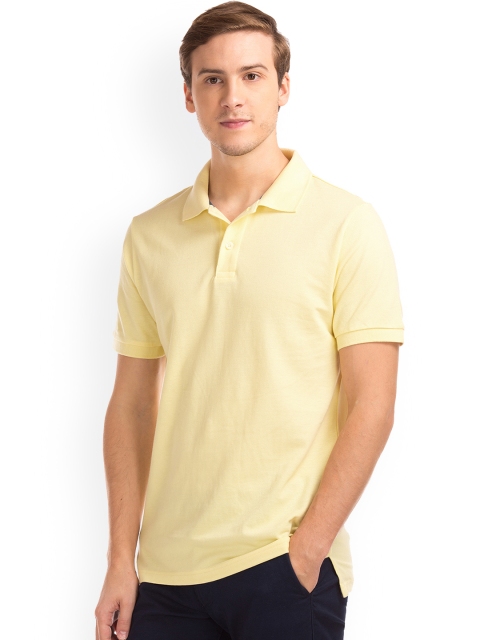 

GAP Men Yellow Solid T-Shirt