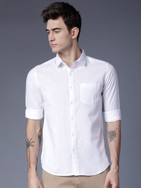 

Black coffee Men White Slim Fit Solid Casual Shirt