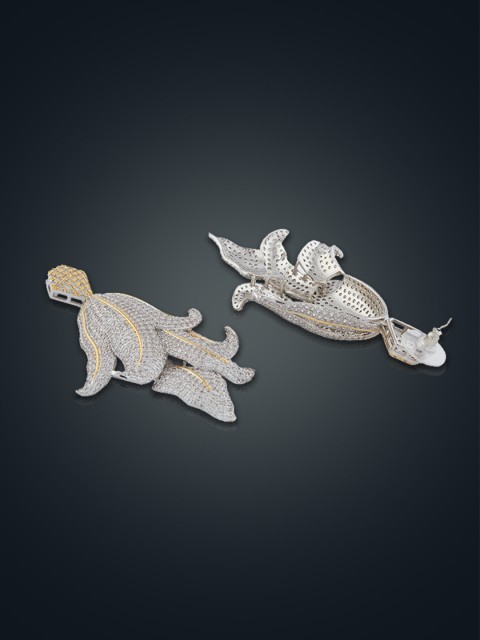 

shaze Silver-Toned Feather Shaped Drop Earrings