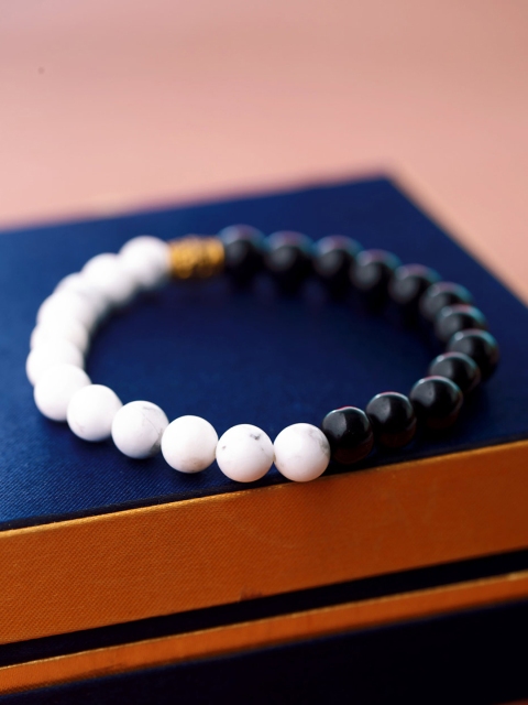 

Dare by Voylla Men Gold-Toned & White Brass Handcrafted Link Bracelet