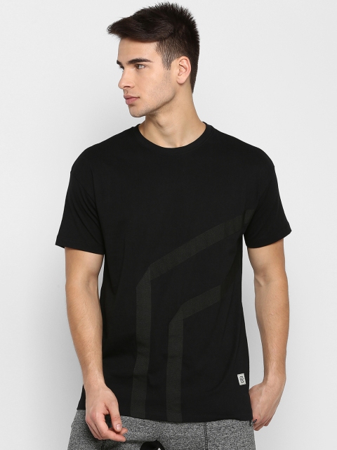 

SKULT by Shahid Kapoor Men Black Solid Round Neck T-shirt