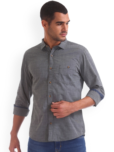 

Ruggers Men Grey Regular Fit Solid Casual Shirt