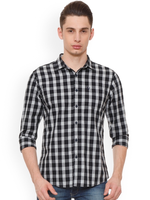 

Solly Jeans Co. Men Black Regular Fit Checked Casual Shirt