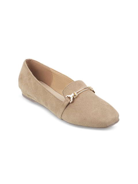 

Metro Women Beige Solid Ballerinas