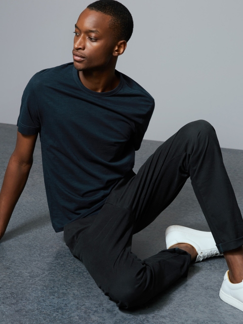 

Marks & Spencer Men Navy Blue Solid Round Neck T-shirt