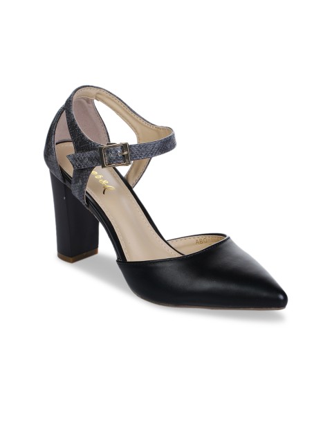 

Aber & Q Women Black Solid Sandals