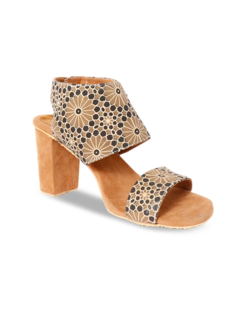 

TJORI Women Brown Printed Sandals