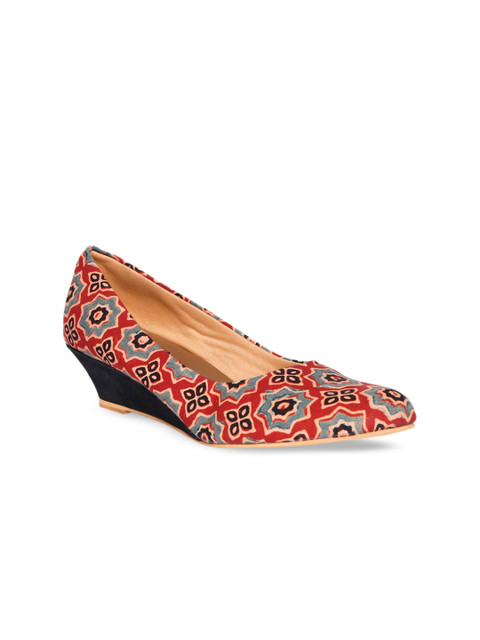 

Kanvas Women Multicoloured Leather Printed Heels, Multi