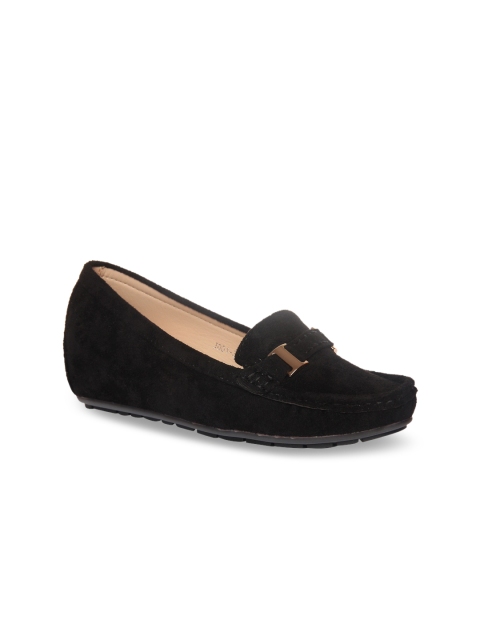 

Flat n Heels Women Black Solid Pumps