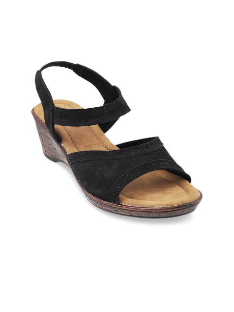 

Metro Women Black Solid Sandals