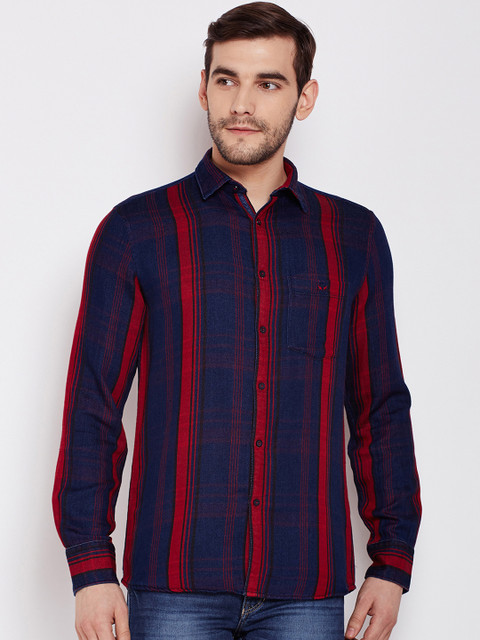 

Crimsoune Club Men Navy Blue & Red Slim Fit Checked Casual Shirt