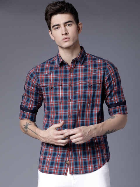 

LOCOMOTIVE Men Navy Blue & Red Slim Fit Checked Casual Shirt
