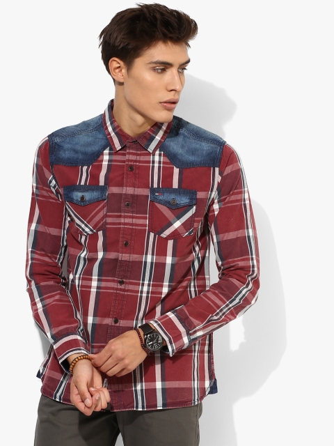 

Maroon & White Regular Fit Checked Casual Shirt