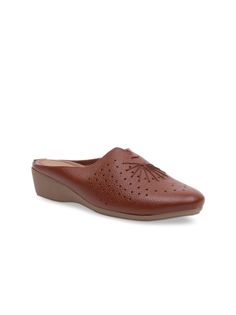 

pelle albero Women Brown Solid Mules
