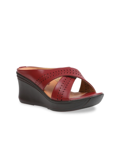 

pelle albero Women Maroon Solid Mules