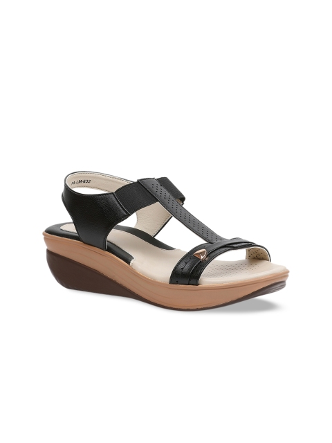 

pelle albero Women Black Solid Sandals
