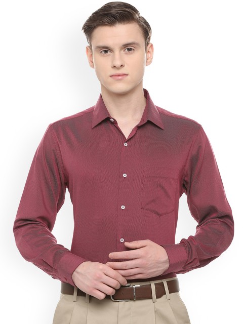 

Van Heusen Men Maroon Regular Fit Solid Formal Shirt