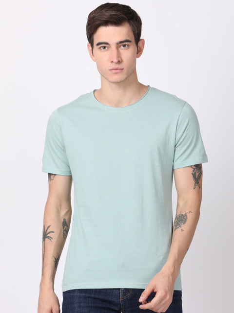 

Blue Saint Men Blue Solid Round Neck T-shirt