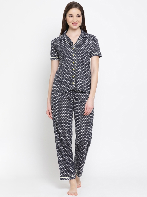 

Clovia Women Black & Off-White Printed Night suit LS0317P13XL