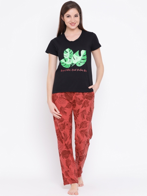 

Clovia Women Rust Orange & Black Printed Night suit LS0409P09