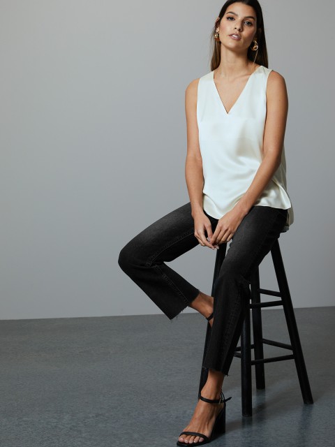 

Marks & Spencer Women Black Slim Fit Mid-Rise Clean Look Stretchable Jeans