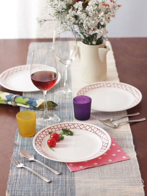 

Corelle Set of 6 White Printed Glass Plates