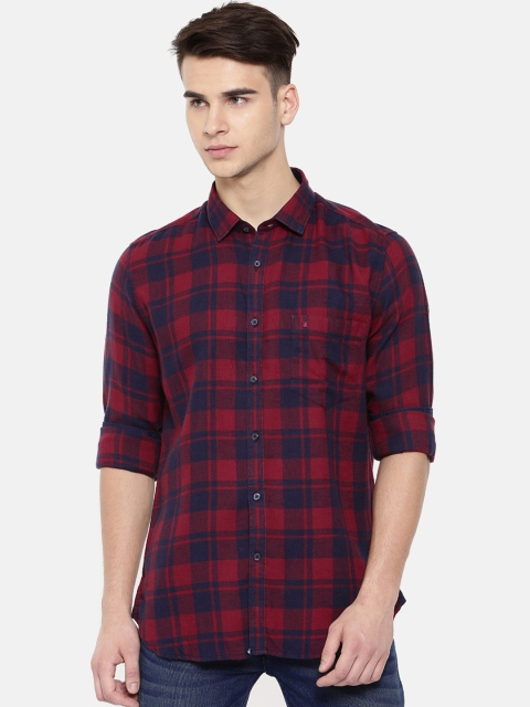 

COOL COLORS Men Navy Blue & Red Slim Fit Checked Casual Shirt